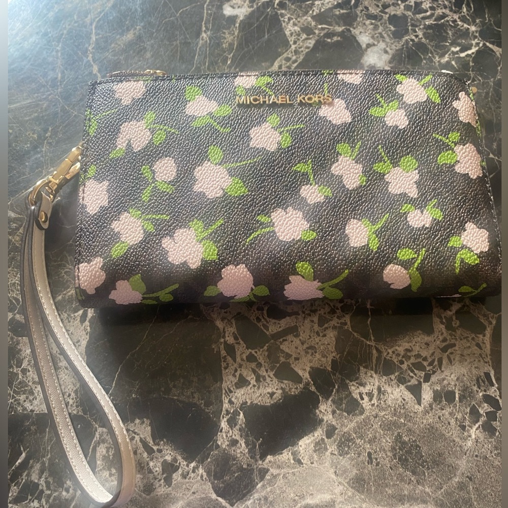 Michael Kors wristlet, wallet